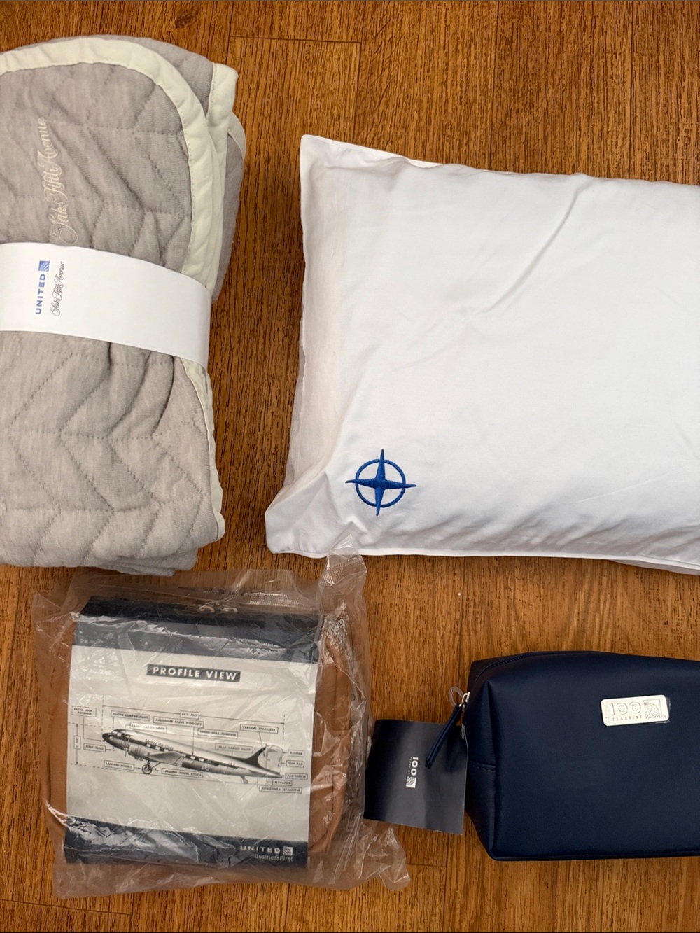 UNITED AIRLINES SAKS FIFTH AVENUE BLANKET MEMORY FOAM PILLOW 100 YEARS COWSHED X